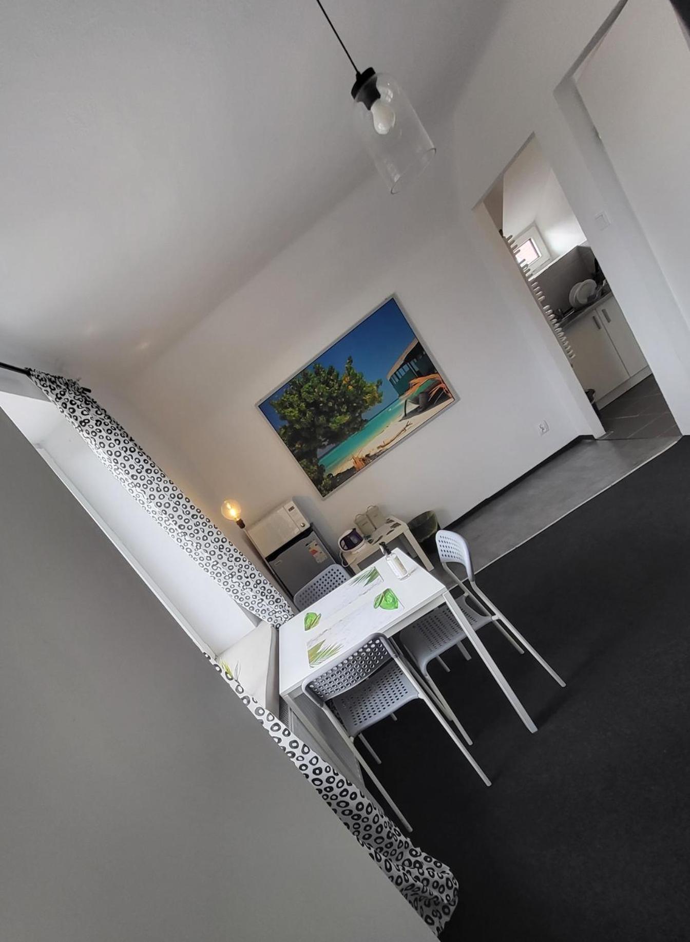 Charmed Homestay - Zaczarowany Varşova Dış mekan fotoğraf